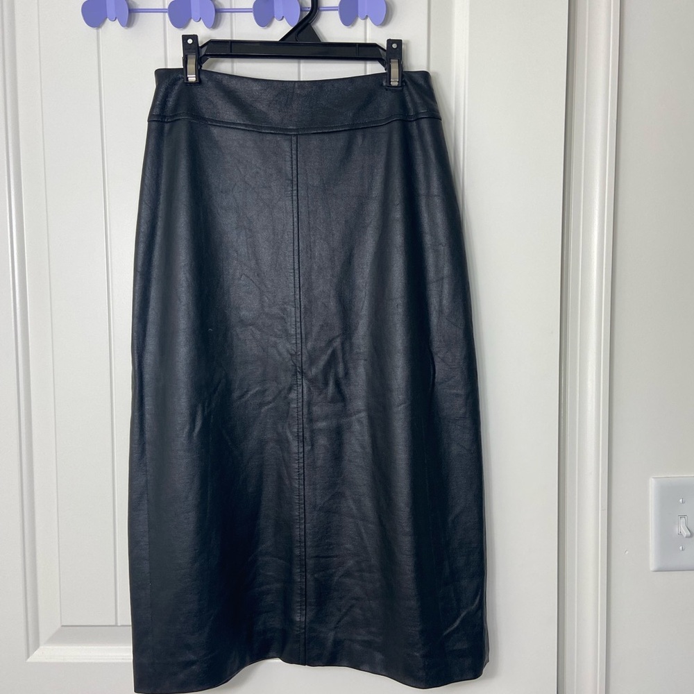 EUC Vintage Black Market women’s solid‎ black faux leather zip matte shine skirt